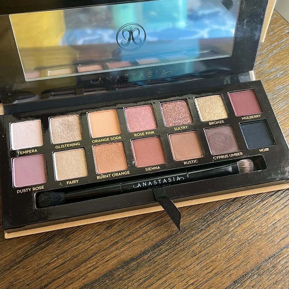 Anastasia Beverly Hills Soft Glam palette - Picture 5 of 6